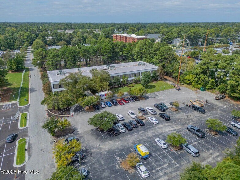 More Photos Of 5041 New Centre Dr, Wilmington Office For Sale