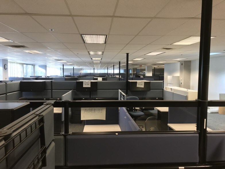 More Photos Of 700 Quaker Ln, Warwick Office For Lease