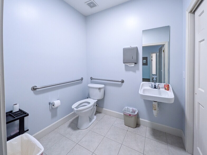 More Photos Of 9310 Old Kings Rd S, Jacksonville Office For Sale