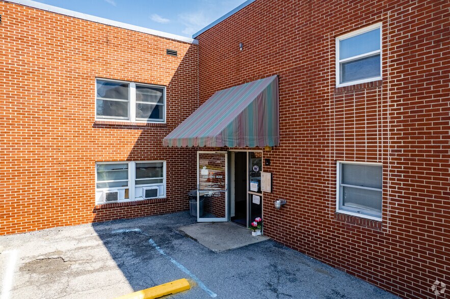 More Photos Of 2708 Wehnwood Rd, Altoona Apartments For Sale