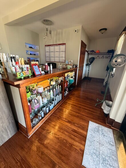 More Photos Of 8838 Belair Rd, Nottingham Office For Lease