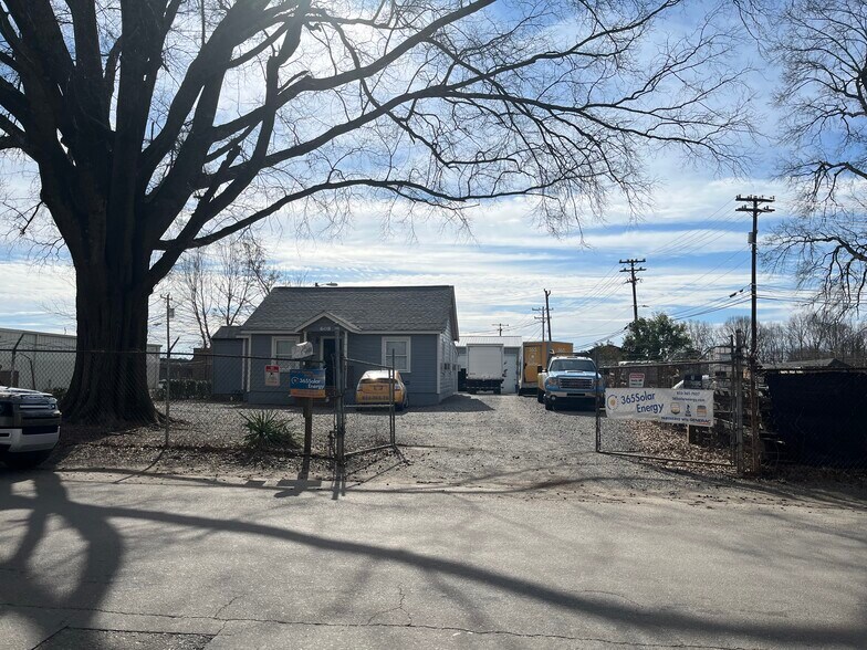 More Photos Of 608 Rountree Rd, Charlotte Office For Lease
