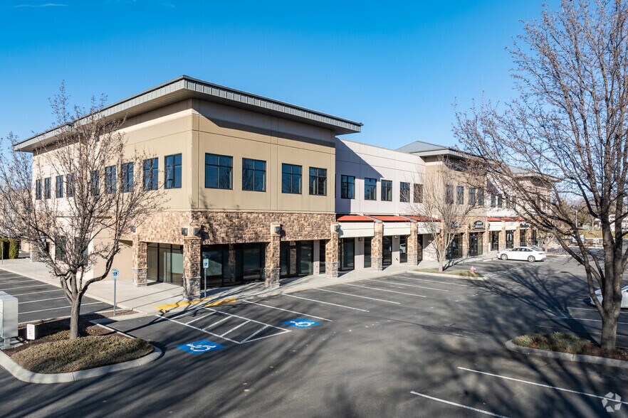 More Photos Of 9050 W Overland Rd, Boise Office For Lease