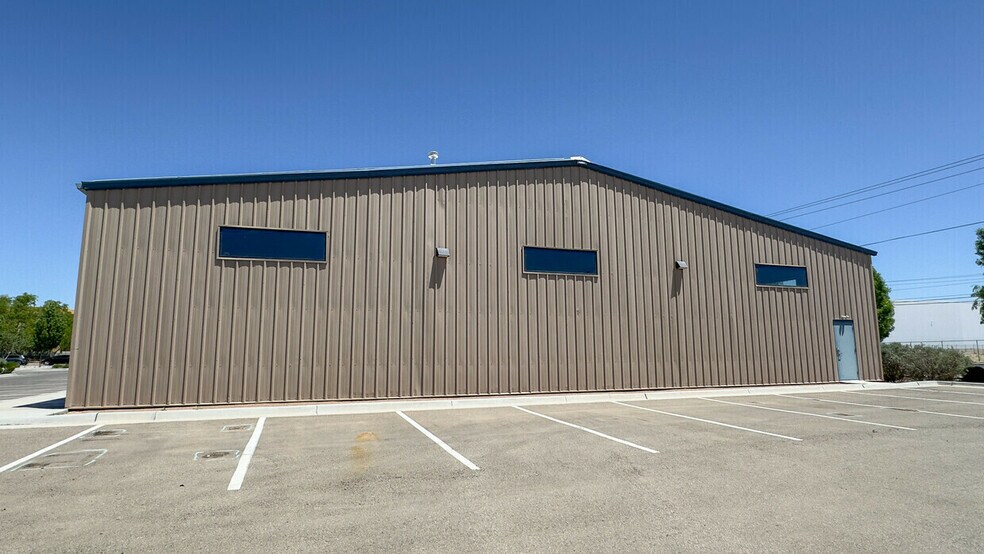 More Photos Of 10481 Railroad Dr, El Paso Warehouse For Lease