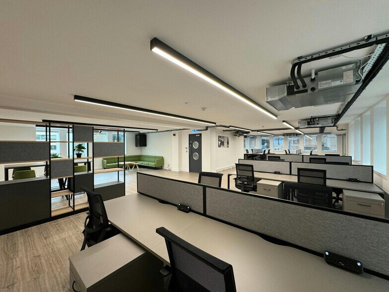 More Photos Of 16 St Clare St, London Office For Lease