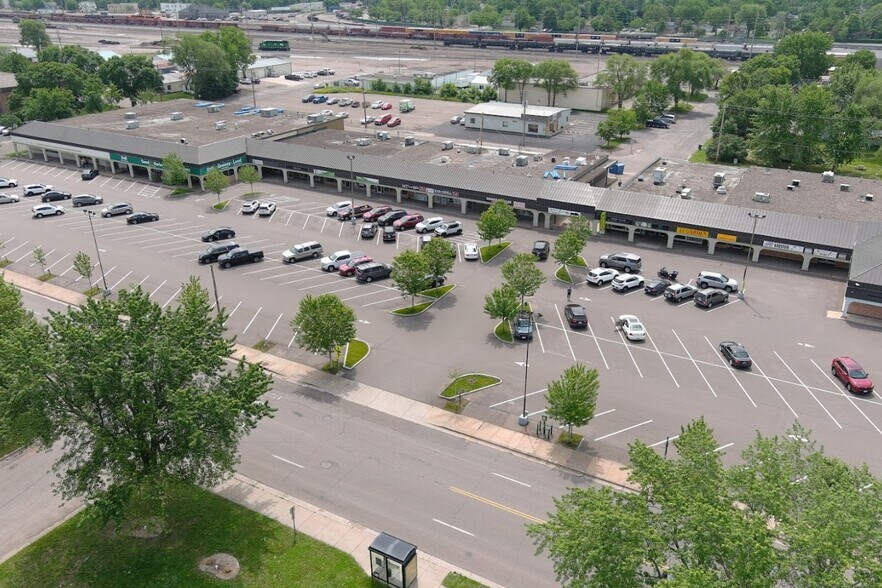 Primary Photo Of 2118 Veterans Dr, Saint Cloud Unknown For Lease