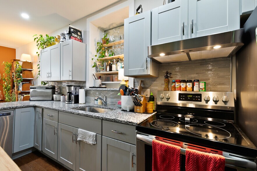 More Photos Of 2600 W Main St, Richmond Storefront Retail Residential For Sale