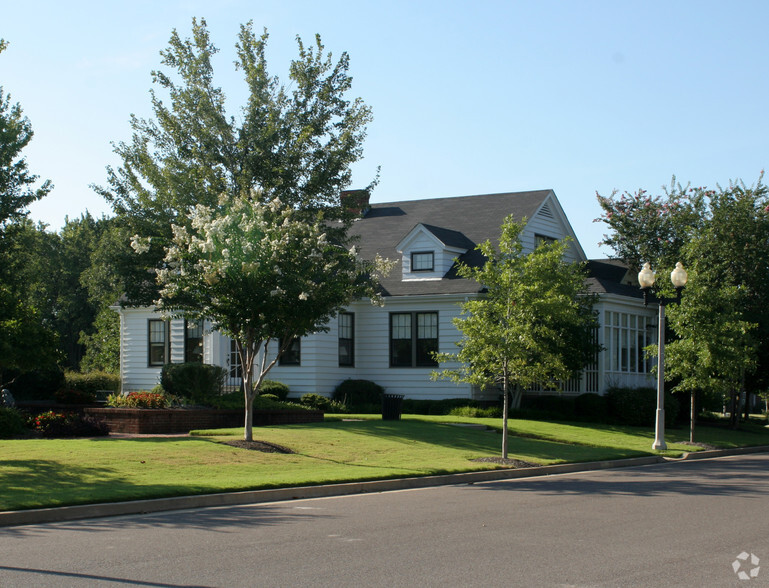 Primary Photo Of 8556 Macon Rd, Cordova Restaurant For Lease