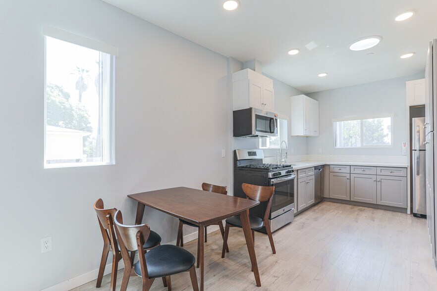 More Photos Of 1259 W 36th Pl, Los Angeles Apartments For Sale