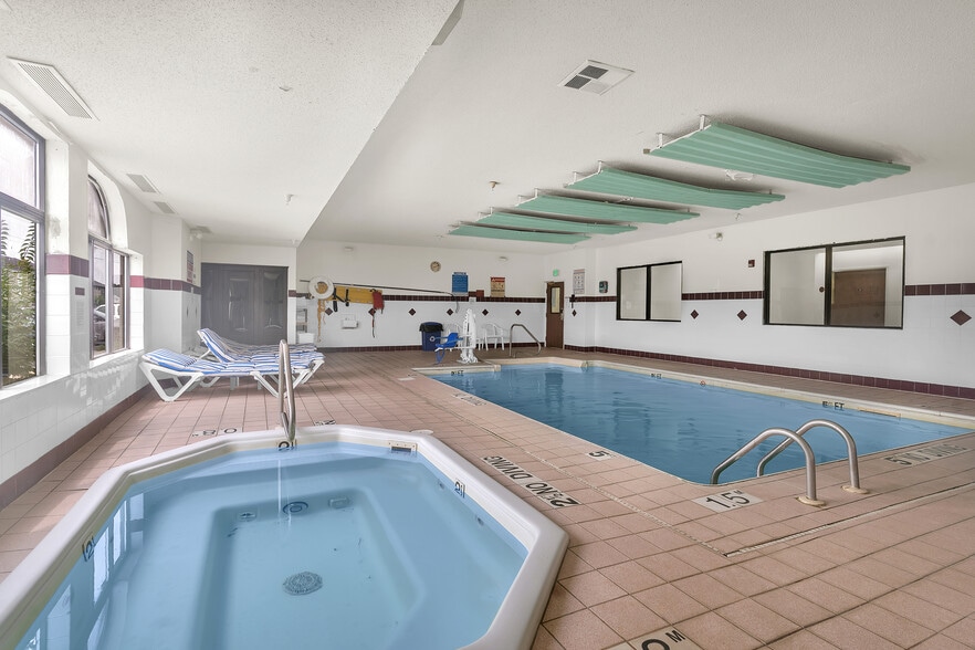 More Photos Of 220 Caravan Dr, Elkhart Hotel For Sale