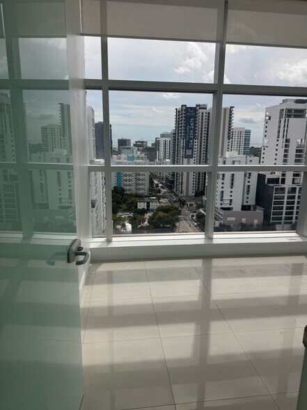 More Photos Of 175 SW 7th St, Miami Medical For Sale