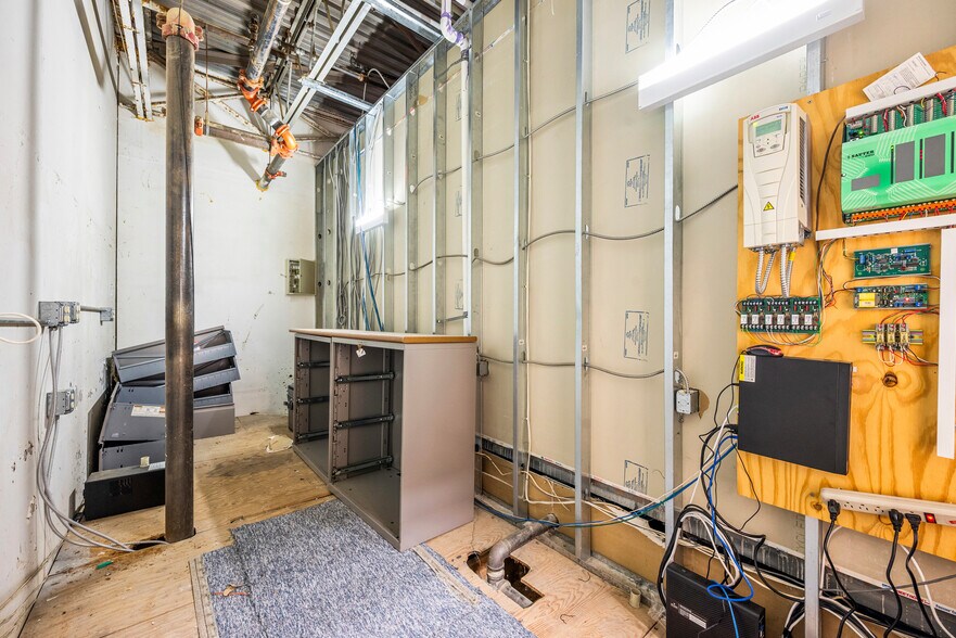 More Photos Of 5 Ilene Ct, Hillsborough Unknown For Lease