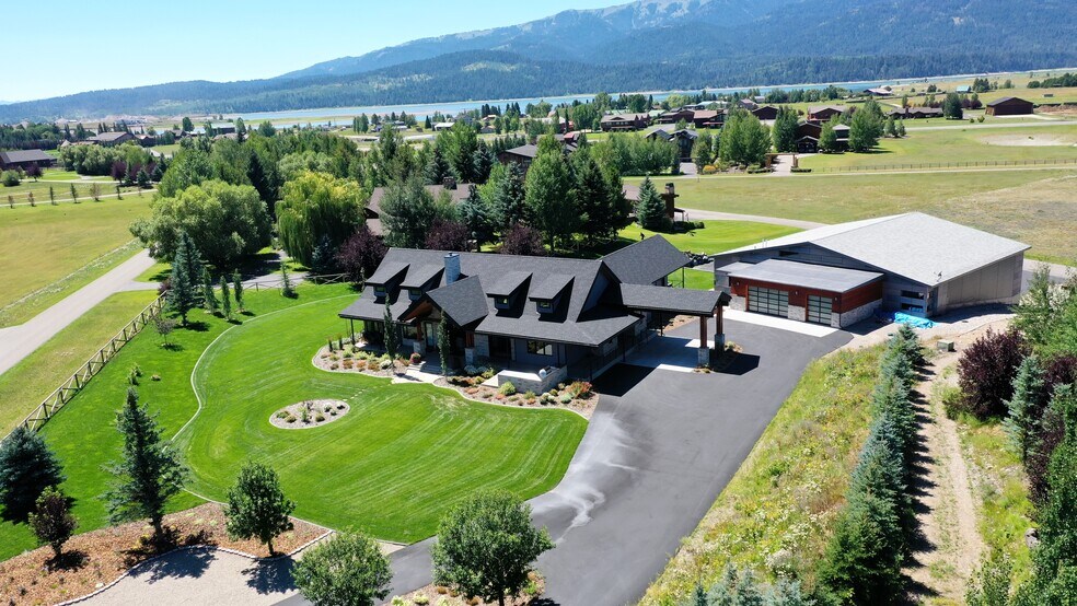 More Photos Of 872 Alpine Village Loop, Alpine Airplane Hangar For Sale