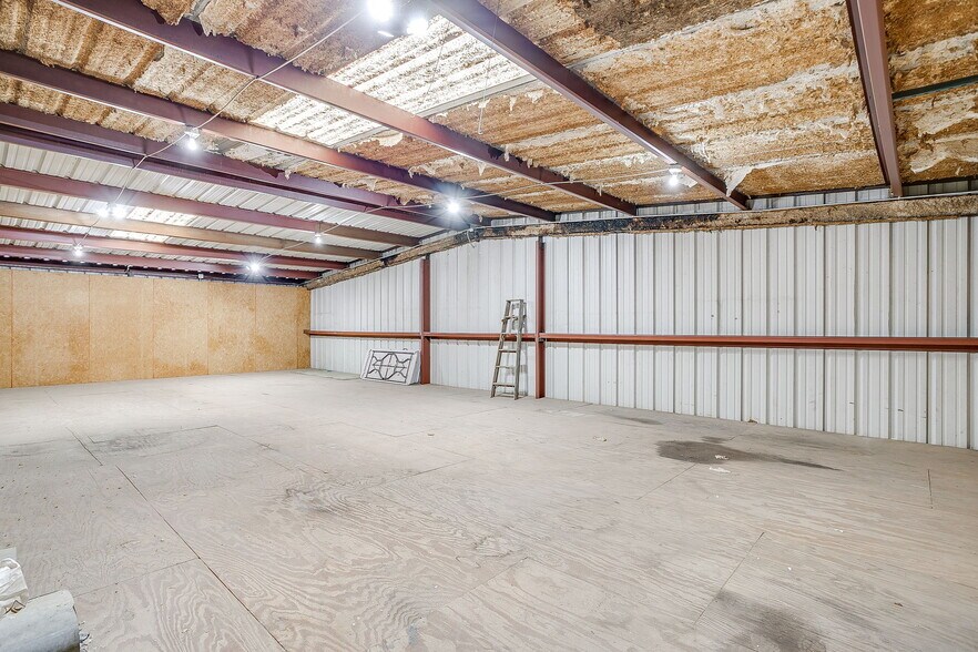 More Photos Of 1600 FM 3433, Newark Warehouse For Sale