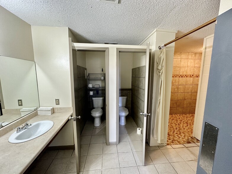 More Photos Of 1001 S Davis St, Kirksville Sorority Fraternity House For Sale