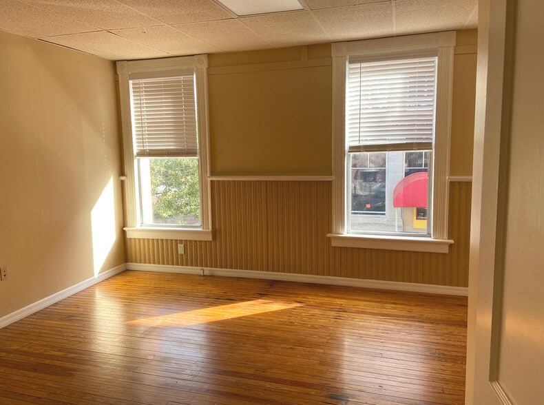 More Photos Of 101 W 1st St, Sanford Storefront For Sale