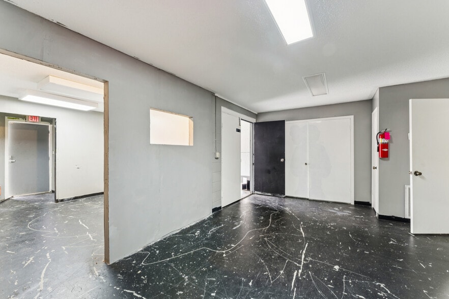 More Photos Of 3321 University Blvd E, Tuscaloosa Warehouse For Sale