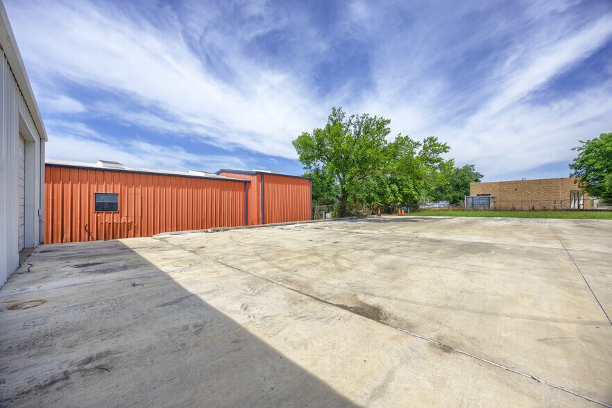 More Photos Of 617 G Alexander fwy, Duncanville Warehouse For Lease