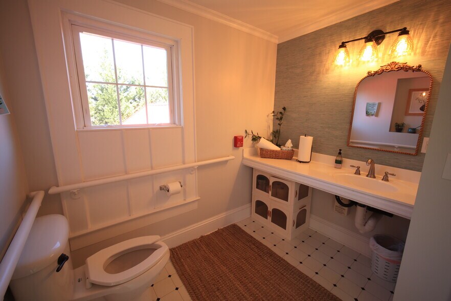 More Photos Of 4 Northcrest Dr, Weaverville Office For Sale