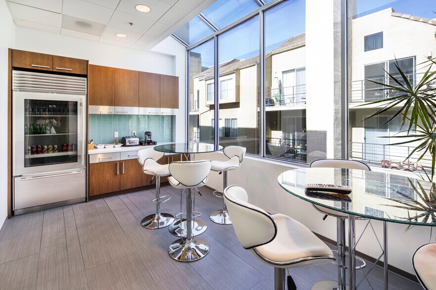 More Photos Of 610 N Hollywood Way, Burbank Loft Creative Space For Sale