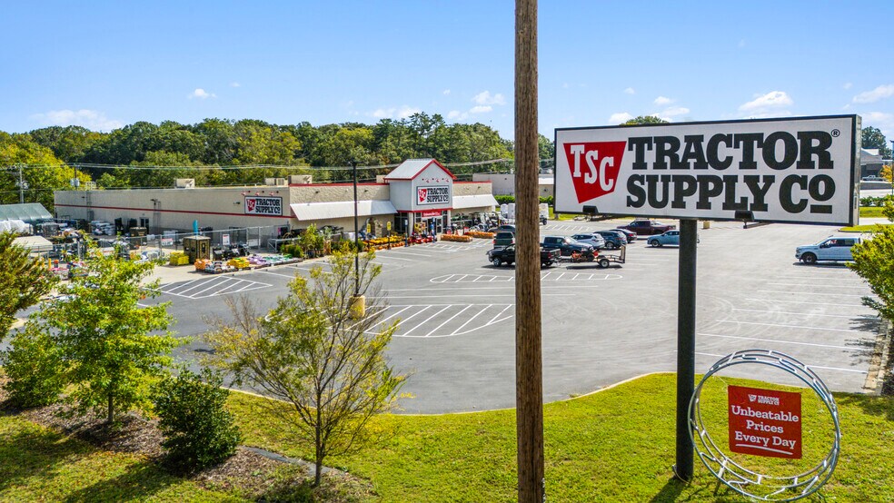 More Photos Of 391 N Main St, Woodruff Freestanding For Sale