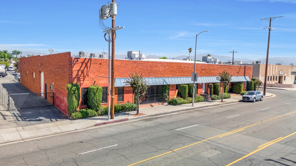 More Photos Of 13333-13345 Saticoy St, North Hollywood Warehouse For Lease