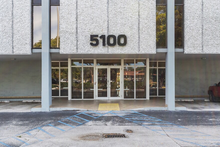 More Photos Of 5100 N Federal Hwy, Fort Lauderdale Office For Sale