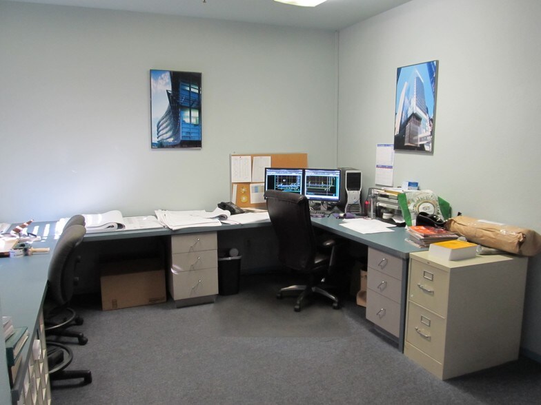 More Photos Of 12150 Charles Dr, Grass Valley Warehouse For Sale