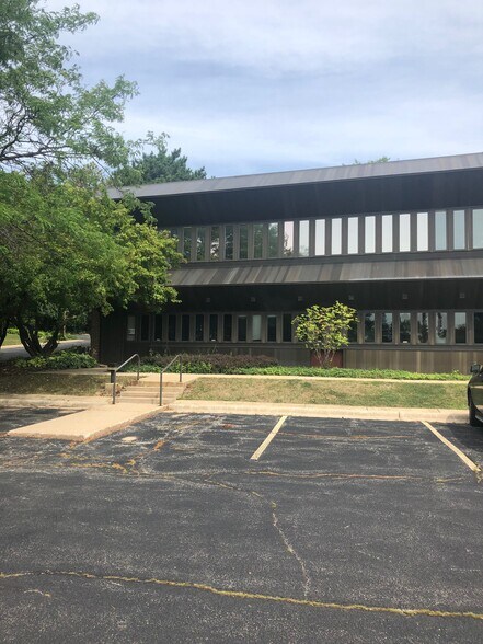 More Photos Of 4777 E State St, Rockford Medical For Lease
