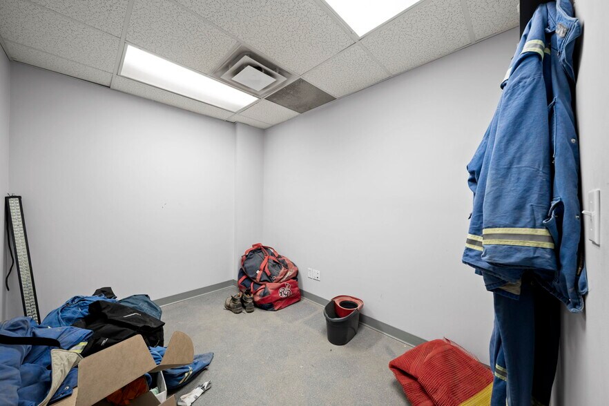 More Photos Of 8028 Edgar Industrial Cres, Red Deer Warehouse For Sale