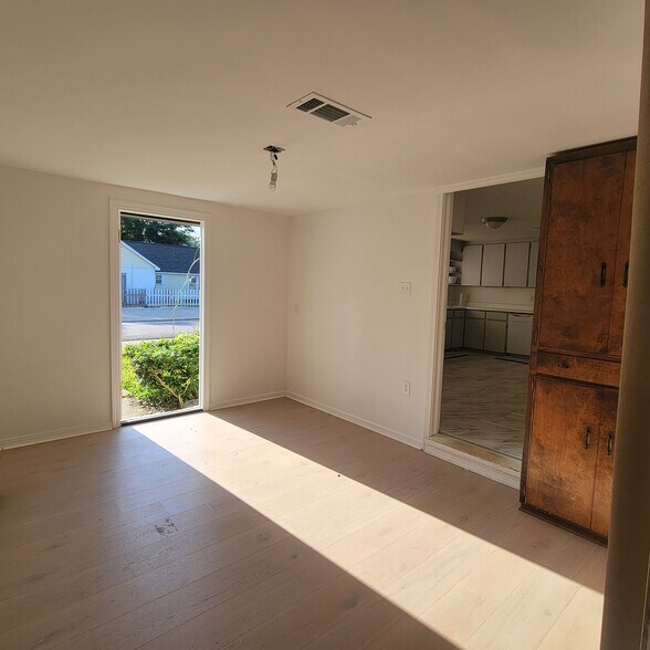 More Photos Of 22025 8th St, Silverhill Office Residential For Sale