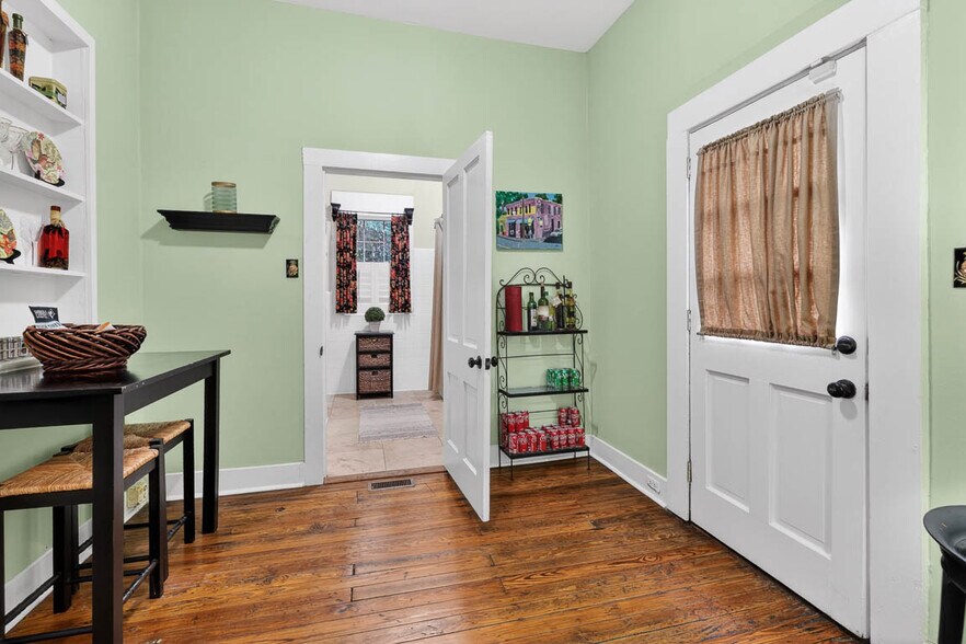More Photos Of 1607 Norwich St, Brunswick Flex For Sale