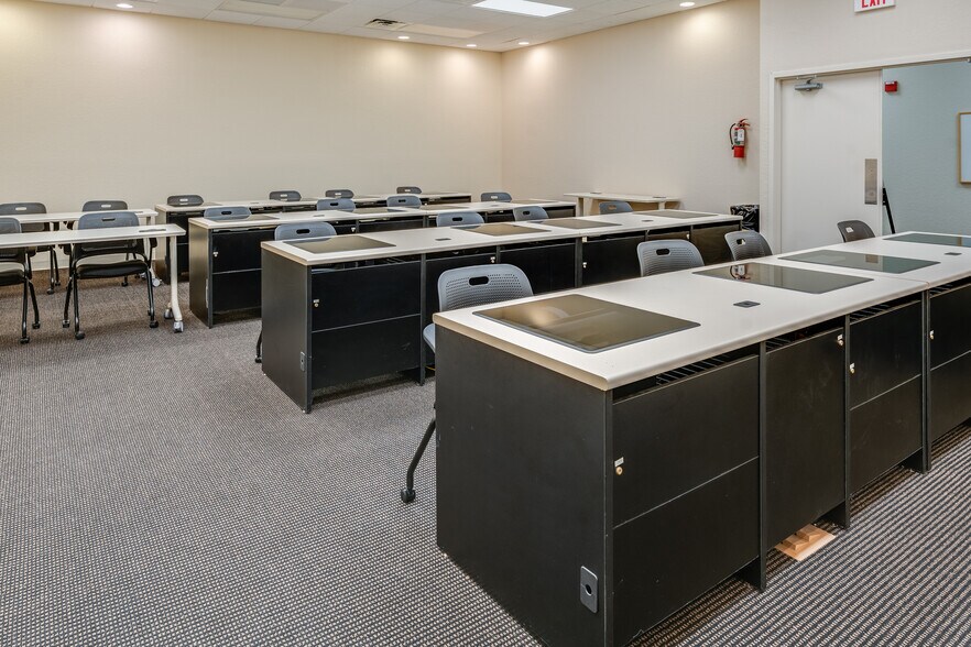 More Photos Of 8660 S Tamiami Trl, Sarasota Office For Sale