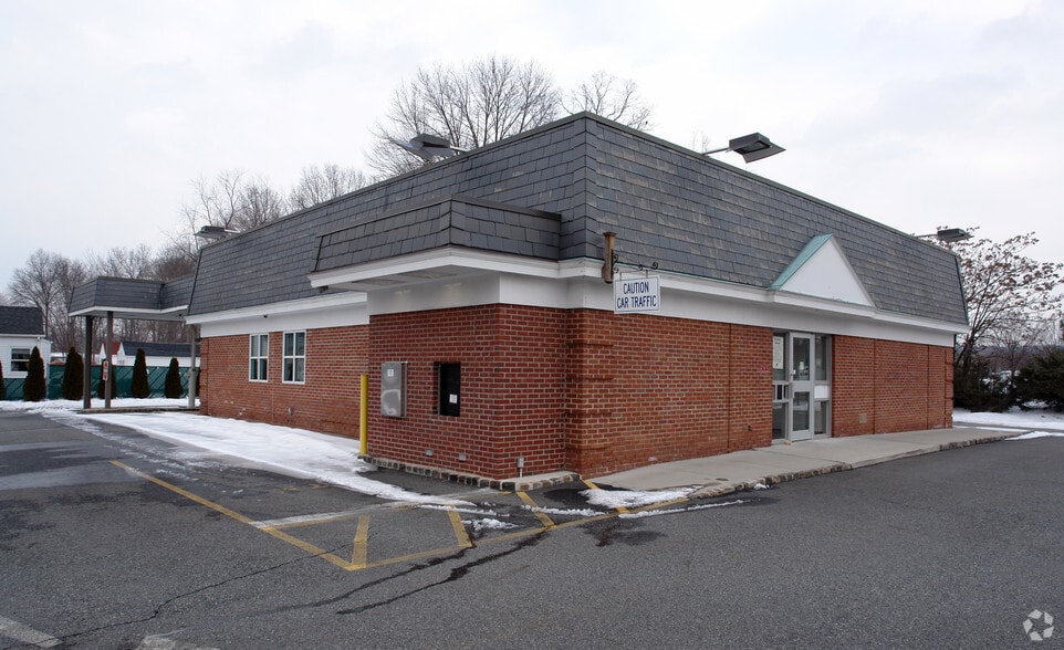 More Photos Of 995 Bloomfield Ave, West Caldwell Bank For Lease