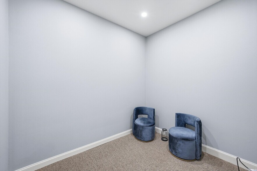 More Photos Of 1801 Franklin Ave, Waco Flex For Sale