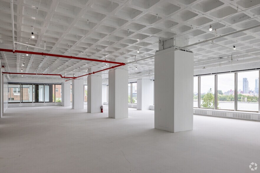 More Photos Of 866 United Nations Plz, New York Office For Sale