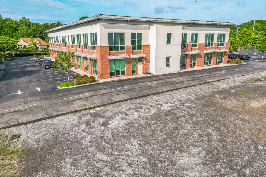 More Photos Of 1060 Peerless Xing NW, Cleveland Medical For Lease