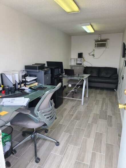 More Photos Of 1710 Aguila Azteca, Laredo Warehouse For Sale