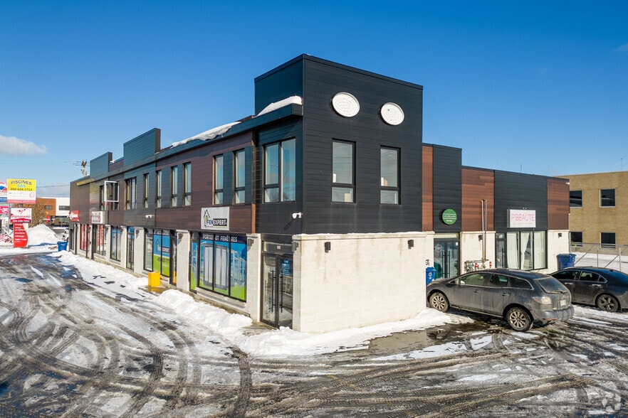 Primary Photo Of 328-330 Boul Curé-Labelle, Laval Freestanding For Sale