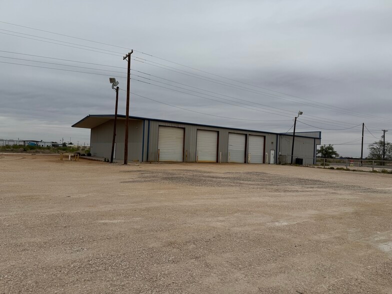 More Photos Of 527 NW County Rd, Hobbs Warehouse For Lease