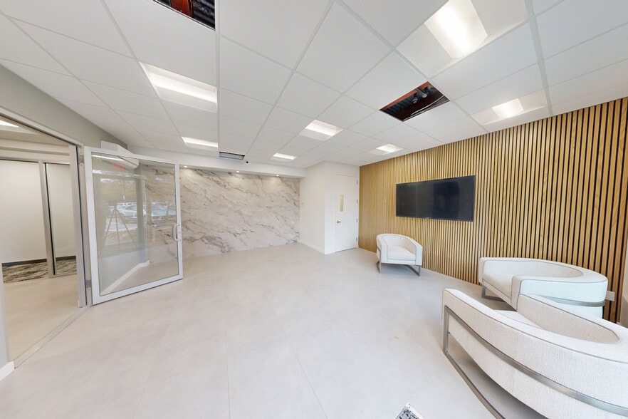 More Photos Of 1051 Franklin Ave, Garden City Office For Lease