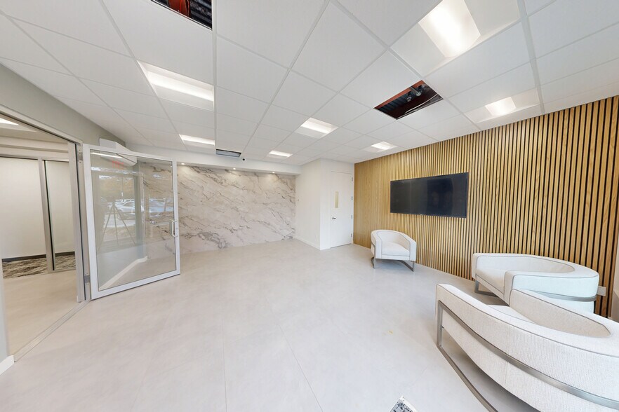 More Photos Of 1051 Franklin Ave, Garden City Office For Lease