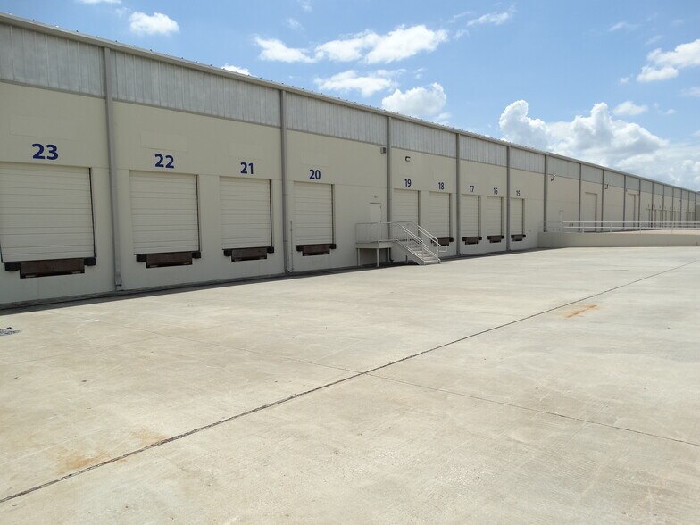 More Photos Of 7390 Northcourt Rd, Houston Warehouse For Lease