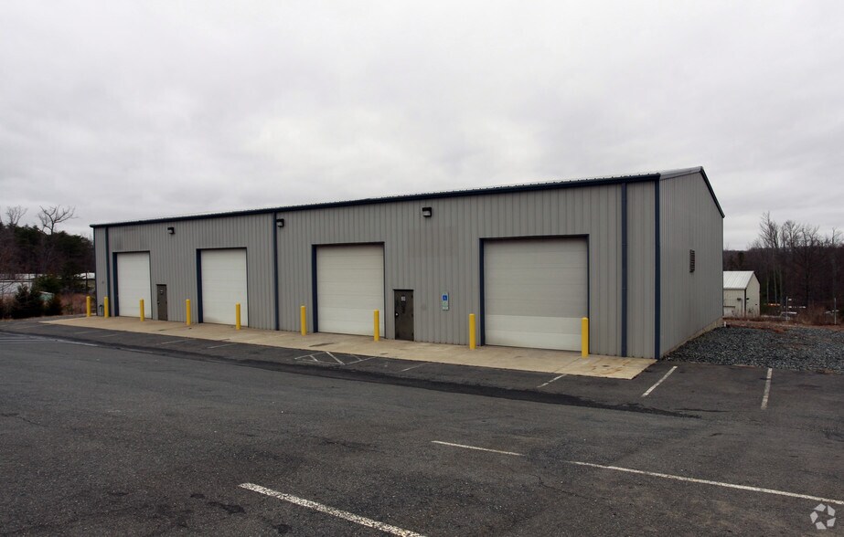 More Photos Of 32 Perchwood Dr, Fredericksburg Warehouse For Lease