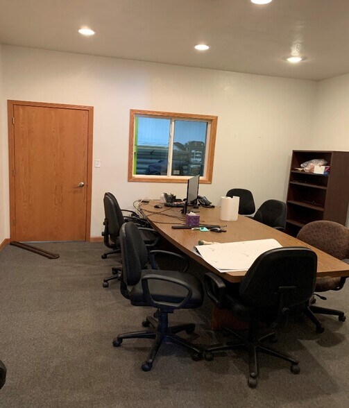 More Photos Of 3146 Market St, Green Bay Warehouse For Sale