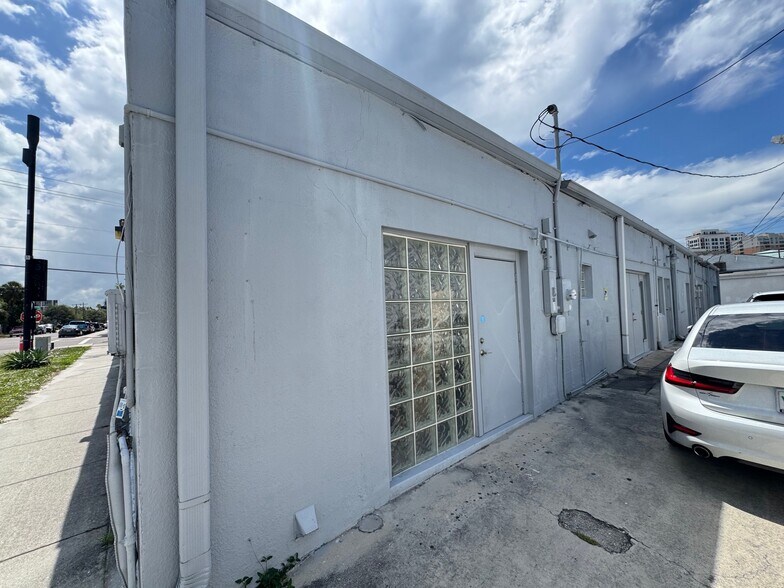 More Photos Of 323-329 Central Ave, Sarasota Office For Lease