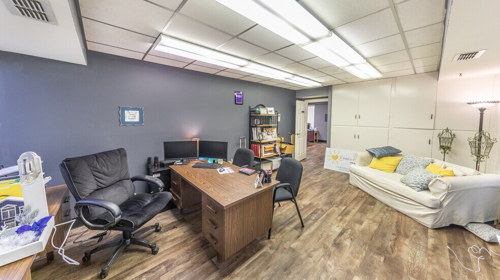 More Photos Of 5 Briercroft Office Park, Lubbock Office For Sale