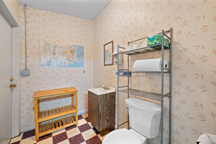 More Photos Of 287 W Boylston St, West Boylston Office For Sale