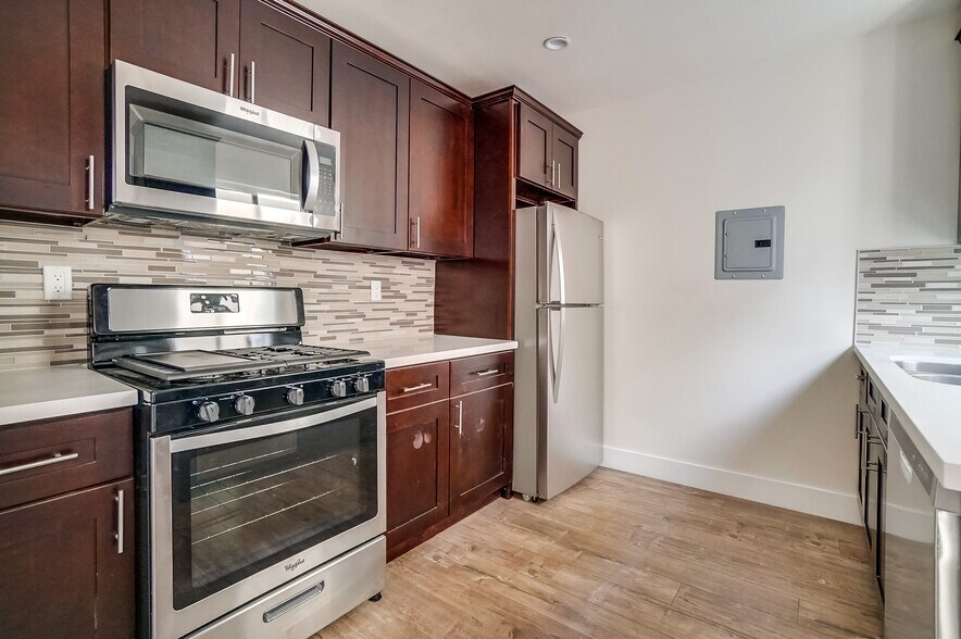 More Photos Of 711 E 6th St, Long Beach Apartments For Sale