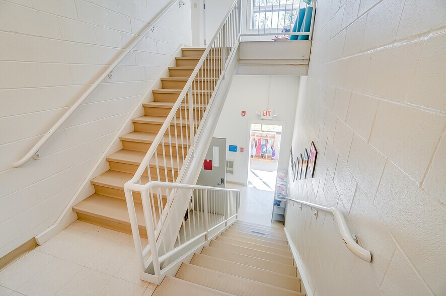 More Photos Of 800 Livermore St, Yellow Springs Research And Development For Sale
